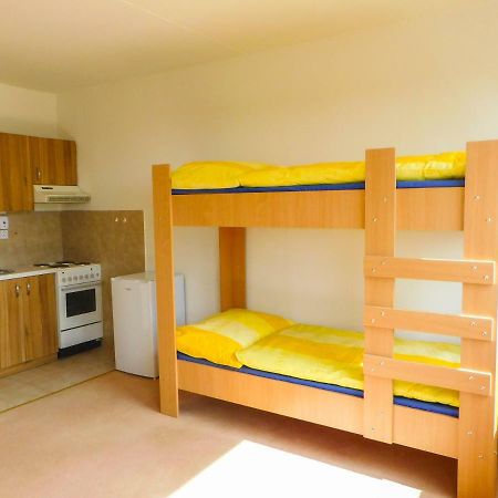 Km House Cerny Most Hostel Praag Buitenkant foto
