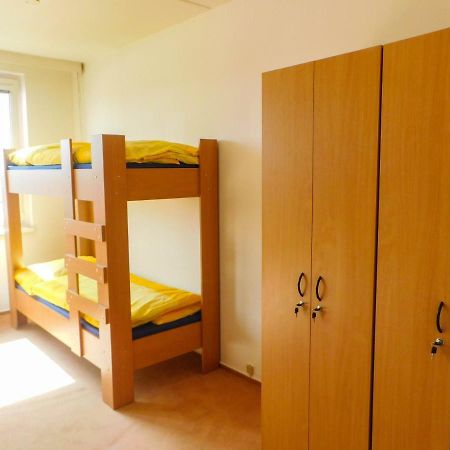 Km House Cerny Most Hostel Praag Buitenkant foto
