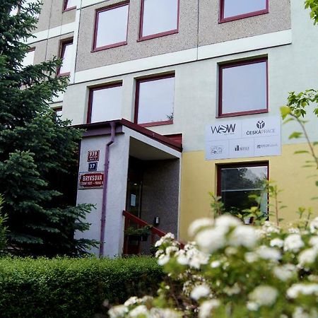 Km House Cerny Most Hostel Praag Buitenkant foto
