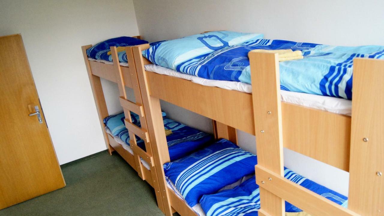 Km House Cerny Most Hostel Praag Buitenkant foto