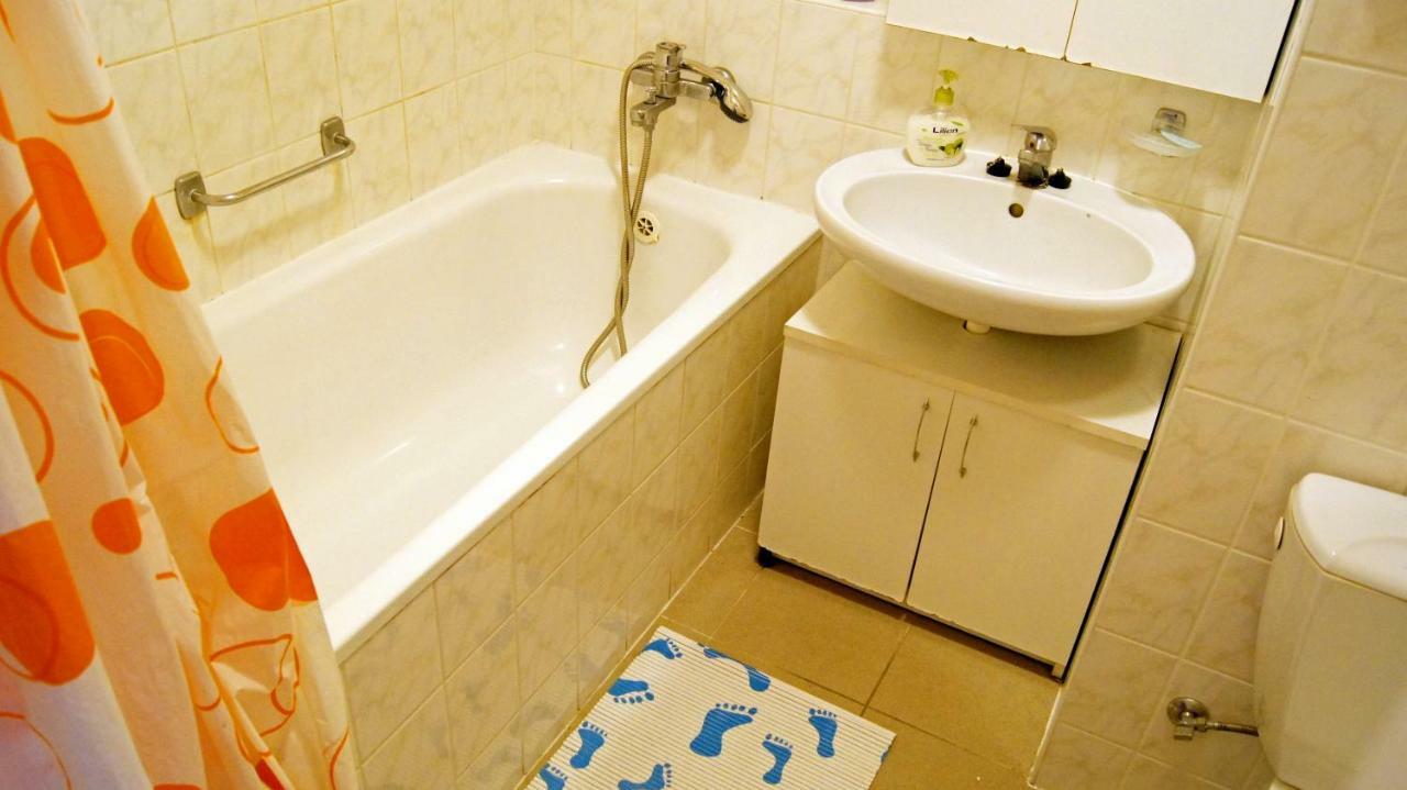 Km House Cerny Most Hostel Praag Buitenkant foto
