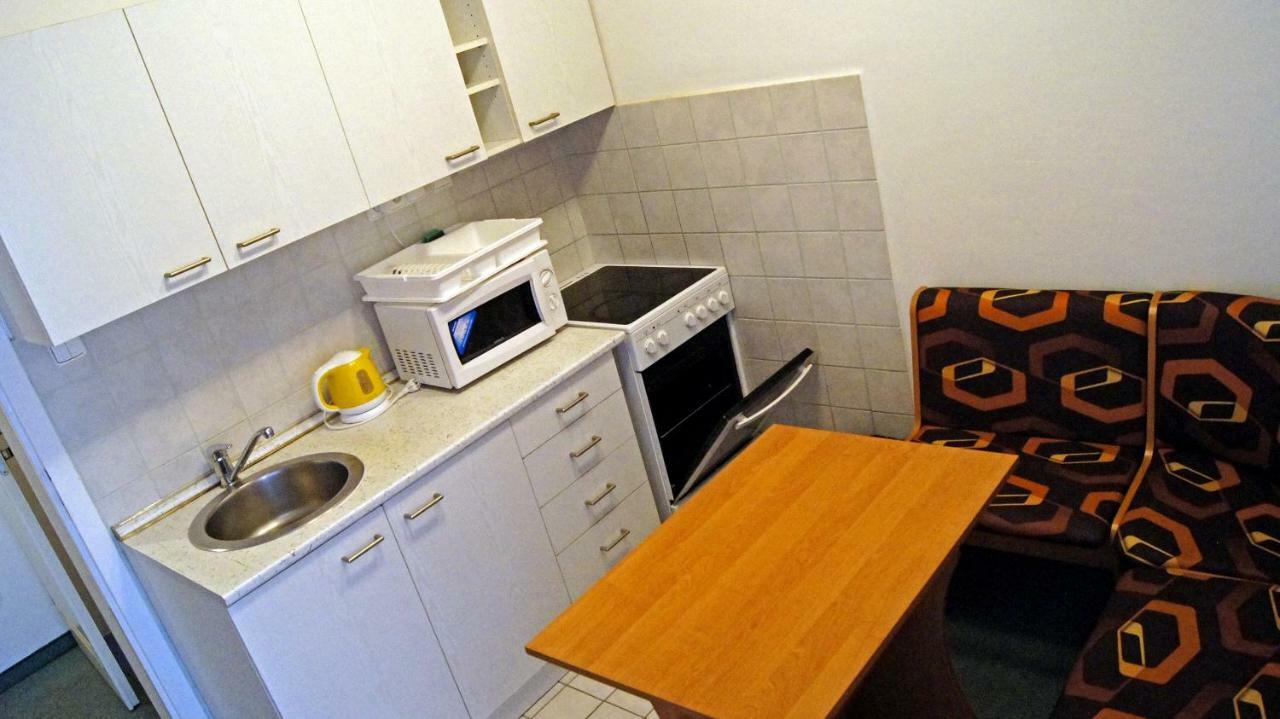 Km House Cerny Most Hostel Praag Buitenkant foto