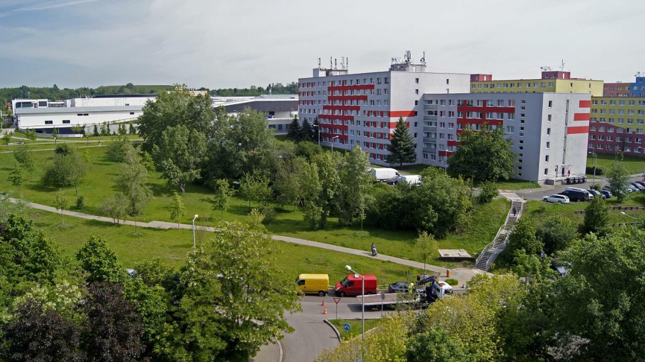 Km House Cerny Most Hostel Praag Buitenkant foto