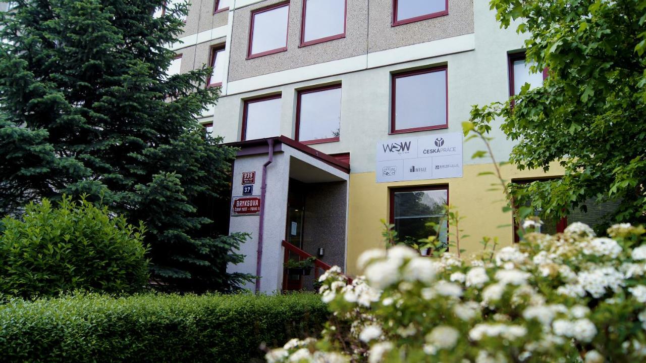 Km House Cerny Most Hostel Praag Buitenkant foto