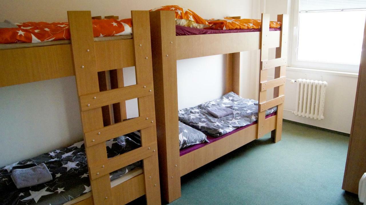 Km House Cerny Most Hostel Praag Buitenkant foto