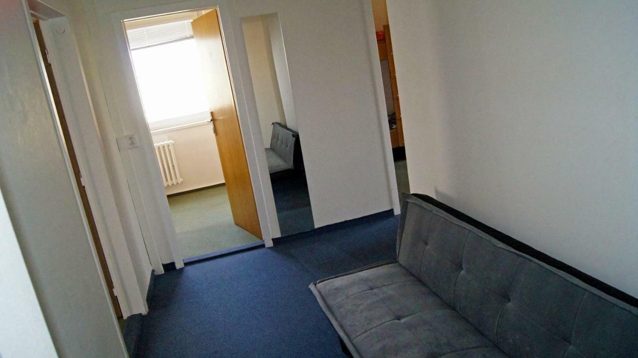 Km House Cerny Most Hostel Praag Buitenkant foto