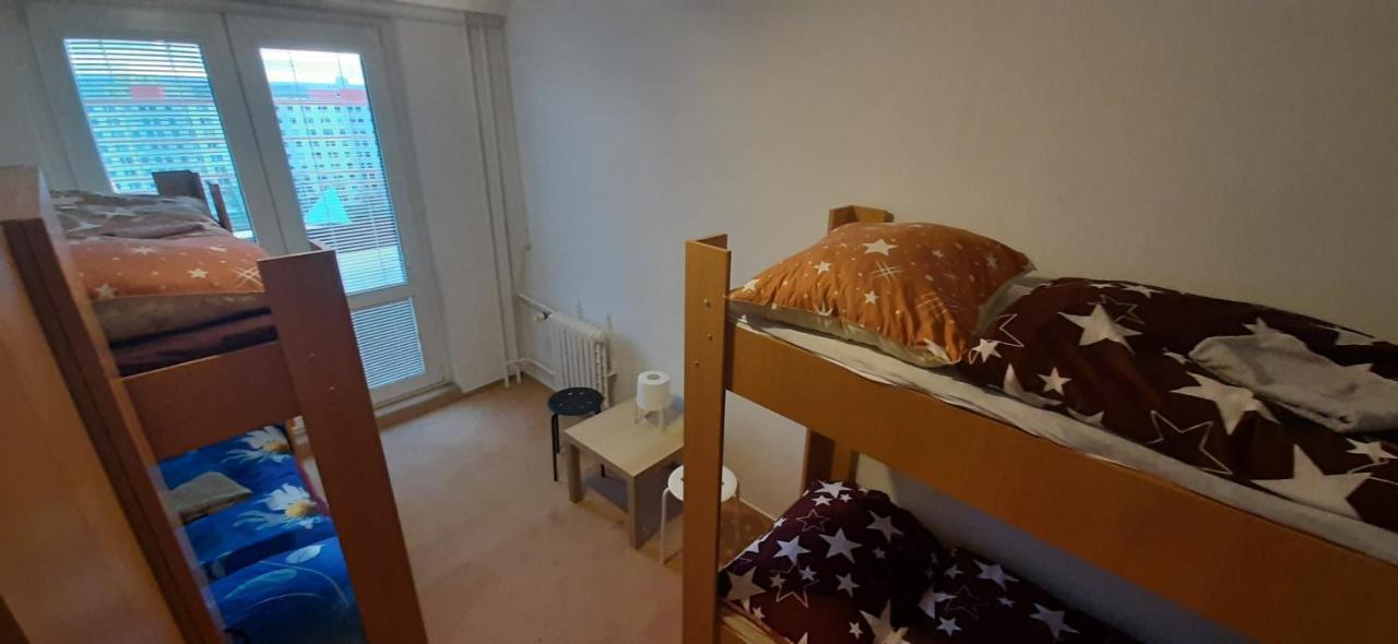 Km House Cerny Most Hostel Praag Buitenkant foto
