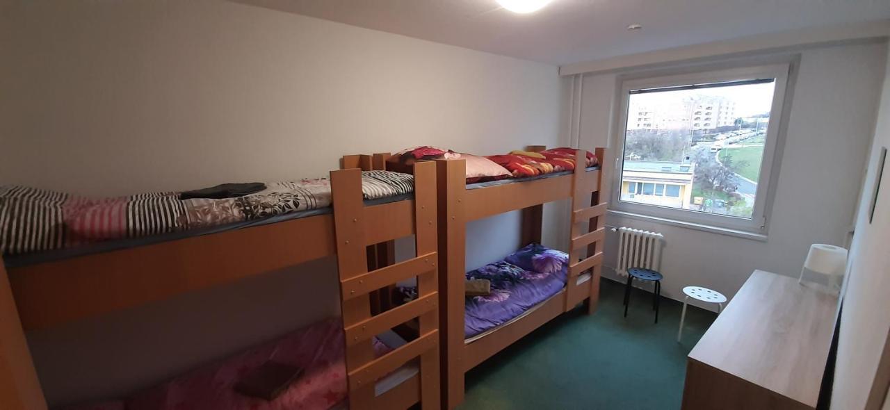 Km House Cerny Most Hostel Praag Buitenkant foto